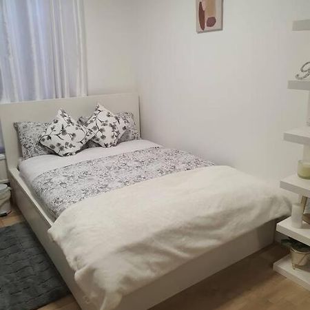 2 Bedroom Flat In Vauxhall, Лондон Екстериор снимка